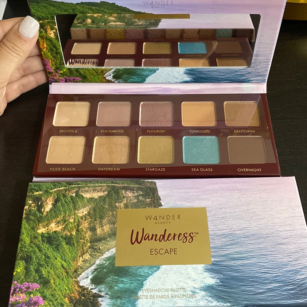 Wander beauty  eye shadow palette
